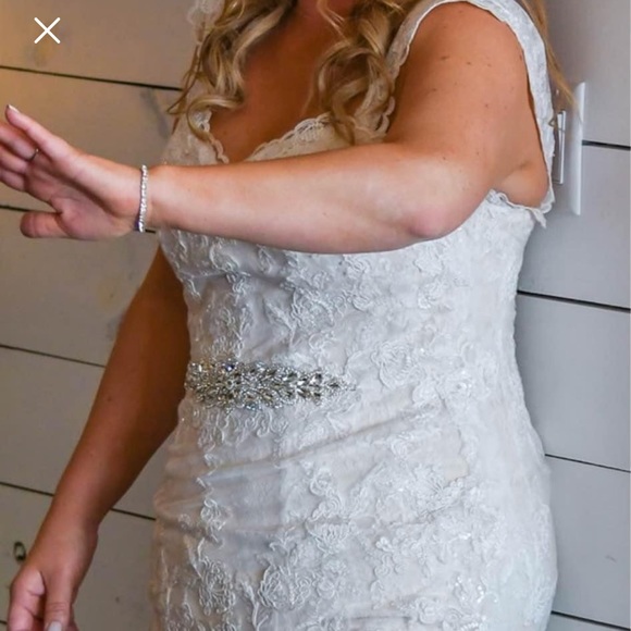 Maggie Sottero wedding dress size 14 has corset back. - Picture 2 of 10